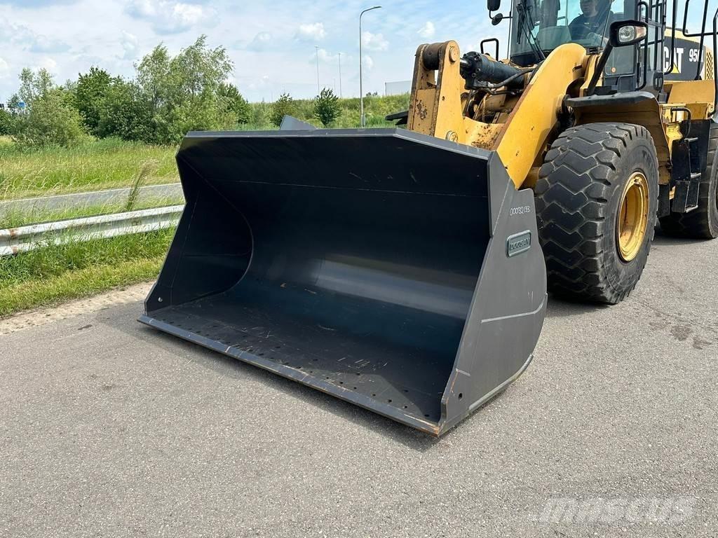 CAT 950K Gumikerekes homlokrakodók