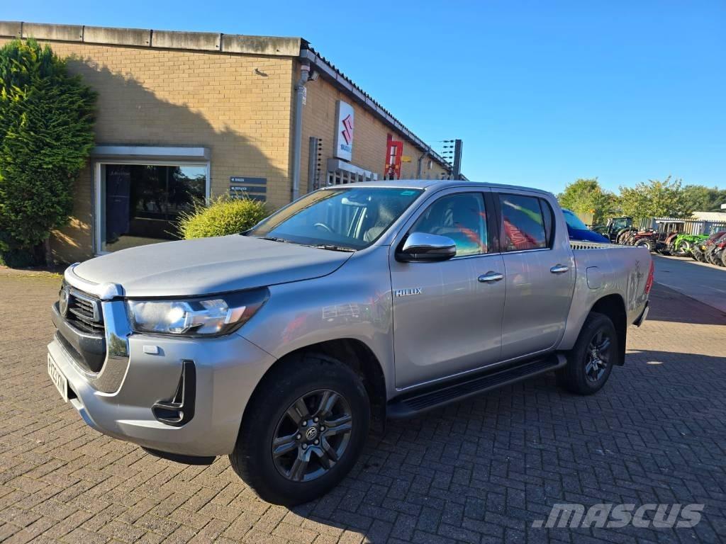 Toyota Hilux Kis teherszállító/Platós kocsi