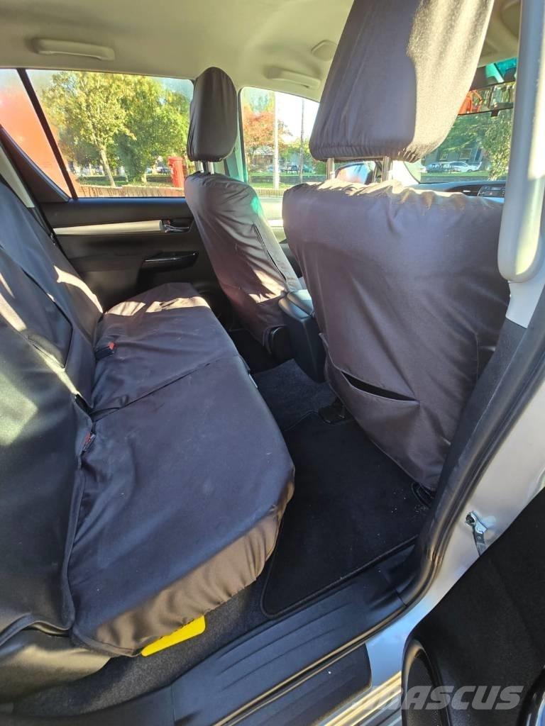 Toyota Hilux Kis teherszállító/Platós kocsi