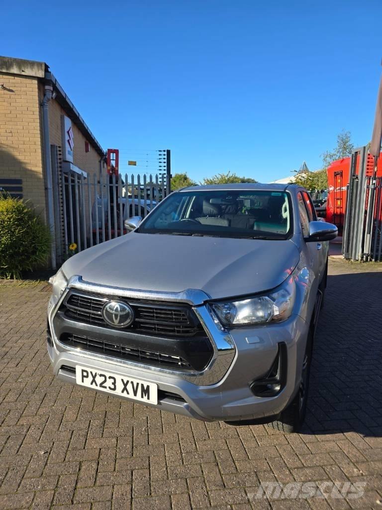 Toyota Hilux Kis teherszállító/Platós kocsi