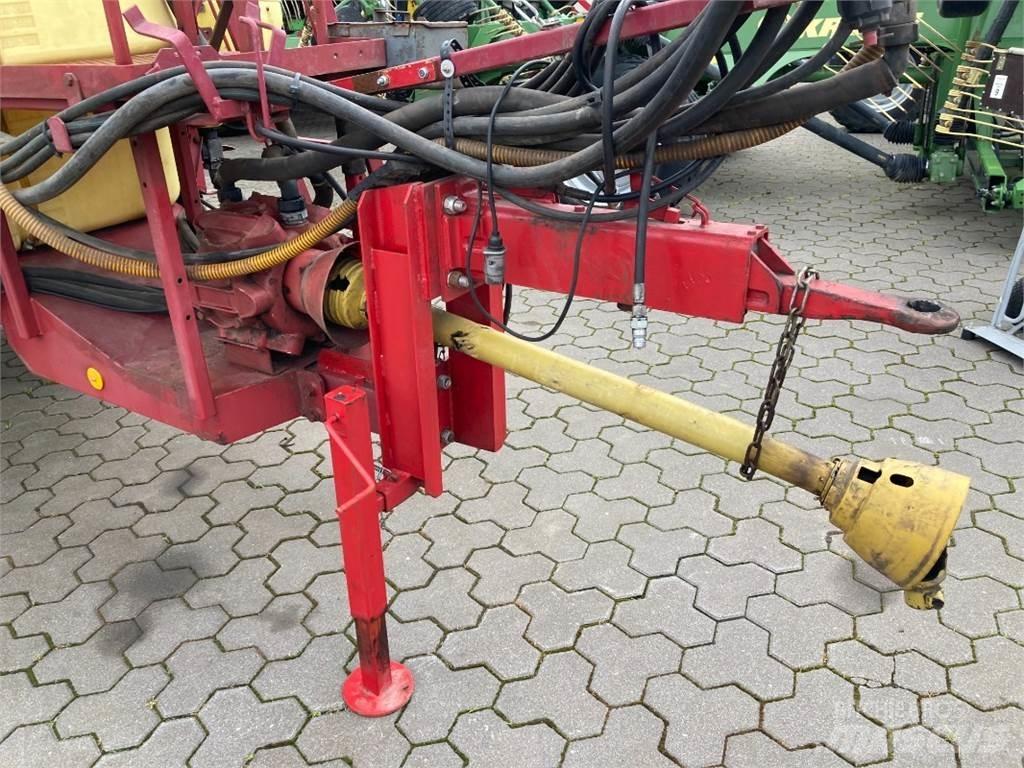 Hardi TYZ 2400 Vontatott trágyaszórók