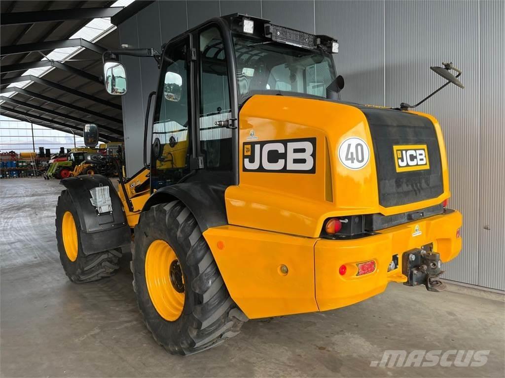 JCB TM 320 Agri Gumikerekes homlokrakodók
