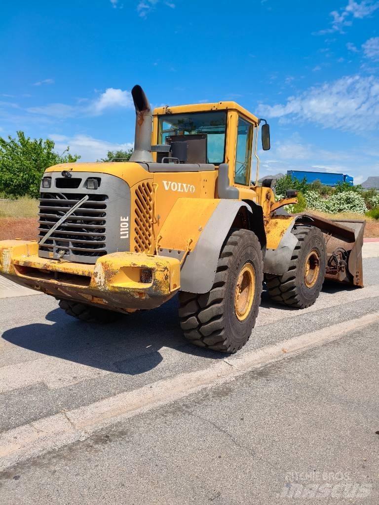 Volvo 110E Gumikerekes homlokrakodók