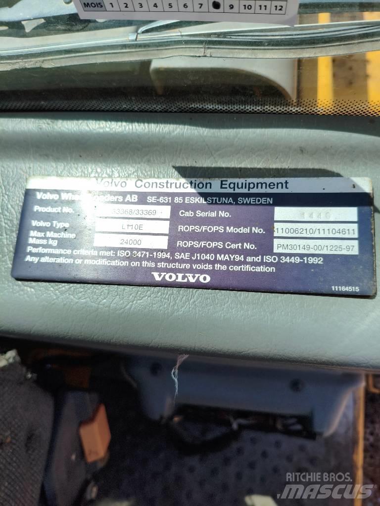 Volvo 110E Gumikerekes homlokrakodók