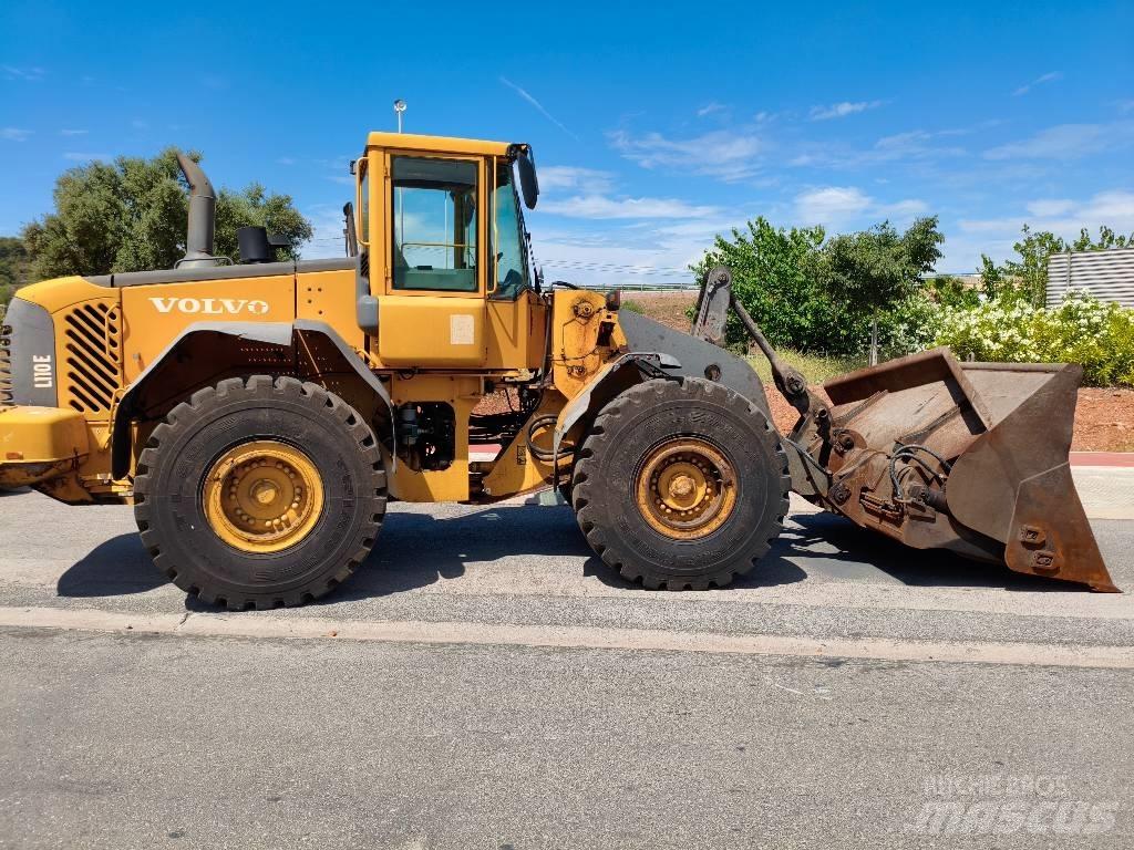 Volvo 110E Gumikerekes homlokrakodók