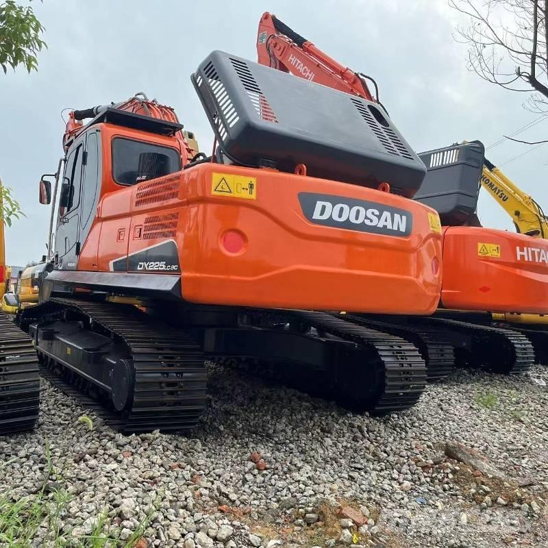Doosan DX 225 Lánctalpas kotrók