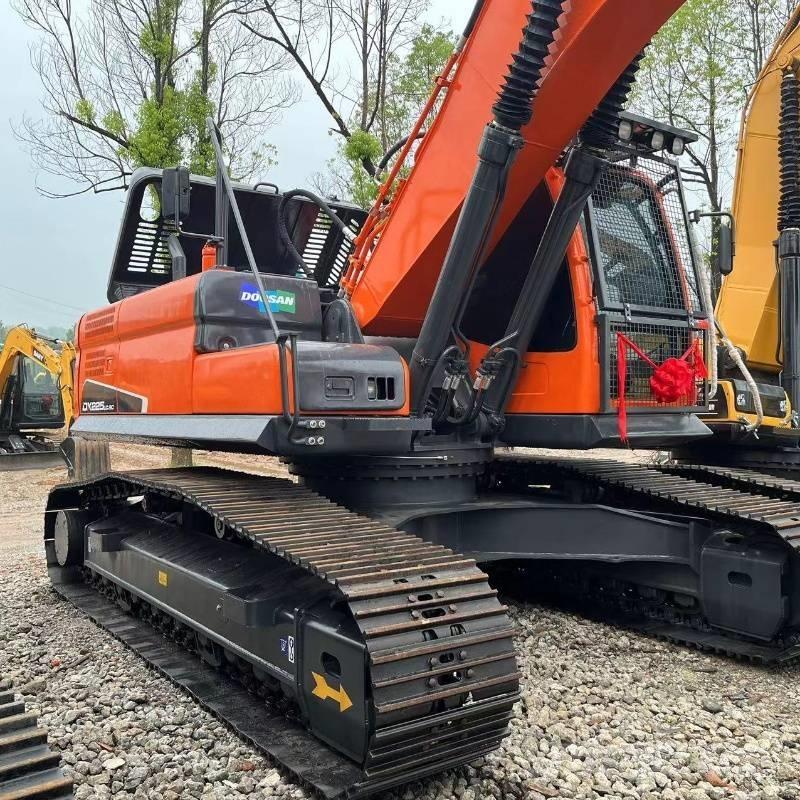 Doosan DX 225 Lánctalpas kotrók