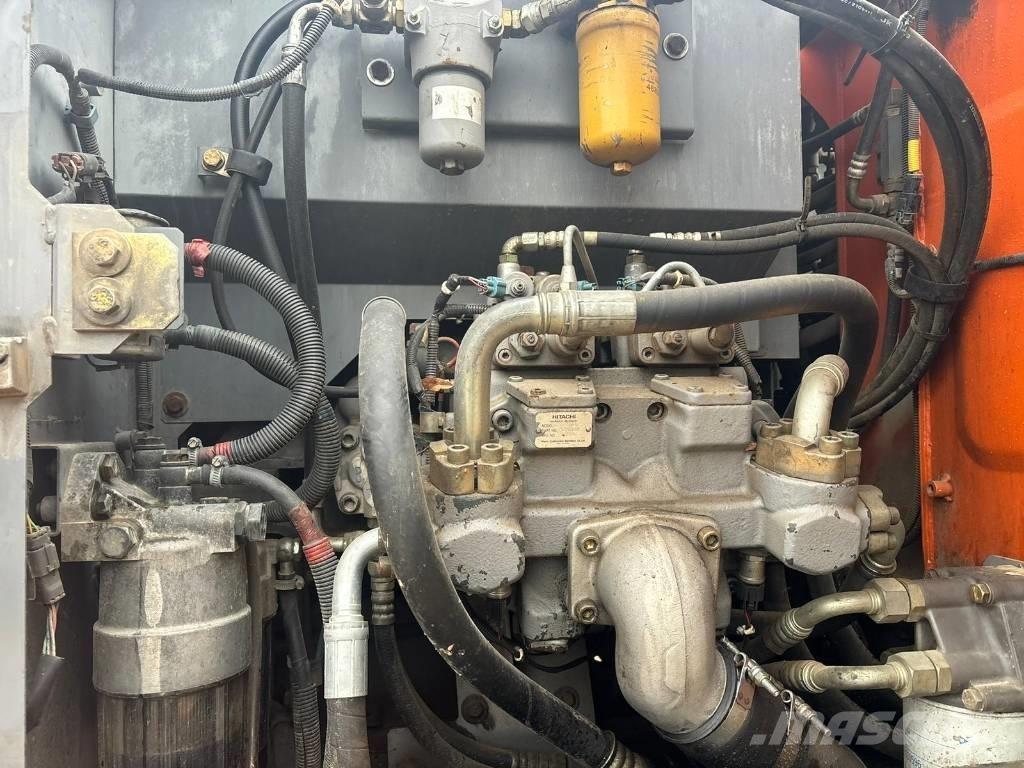 Hitachi ZX140 W-3 Gumikerekes kotrók