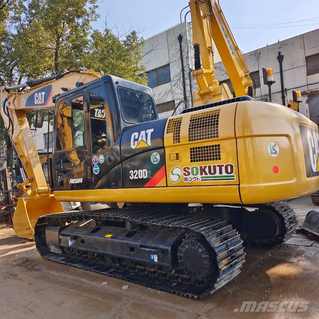 CAT 320 D2 Lánctalpas kotrók