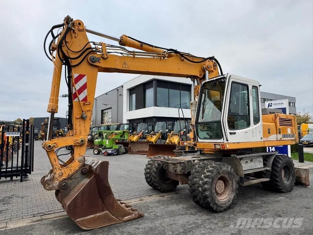 Liebherr A924 Gumikerekes kotrók
