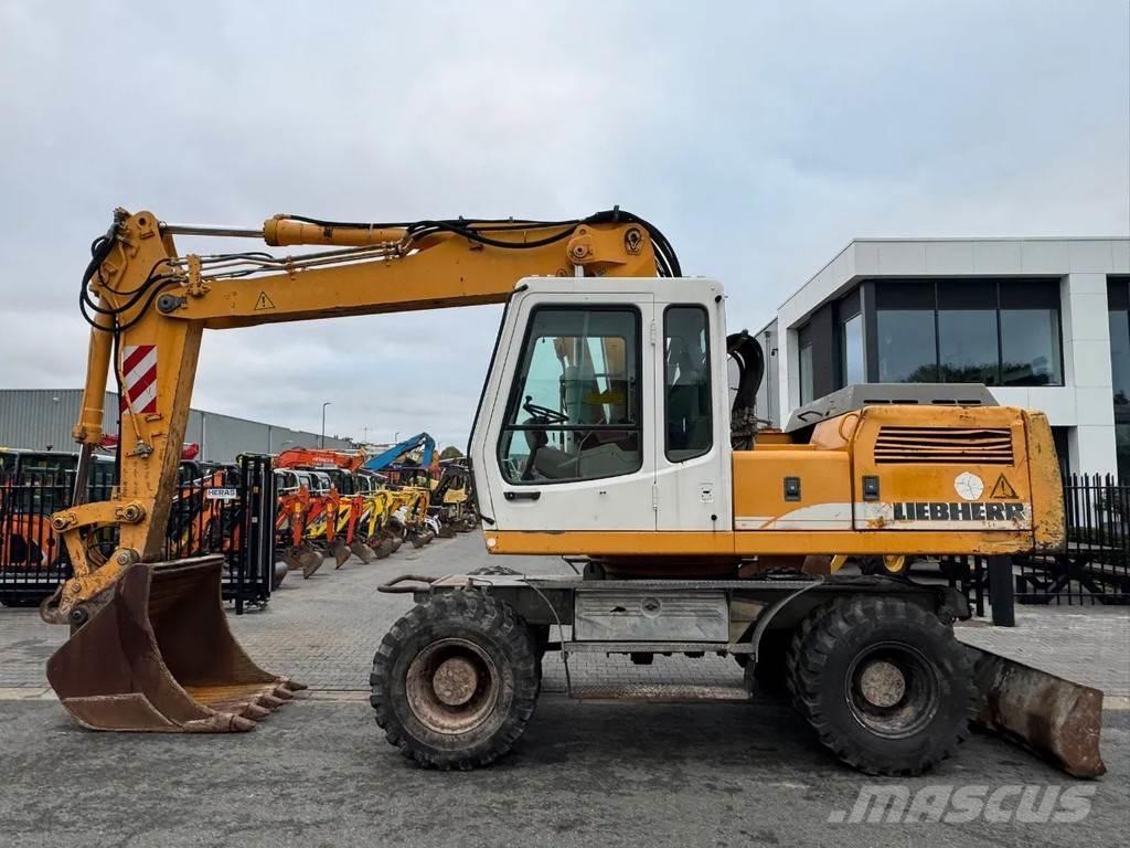 Liebherr A924 Gumikerekes kotrók
