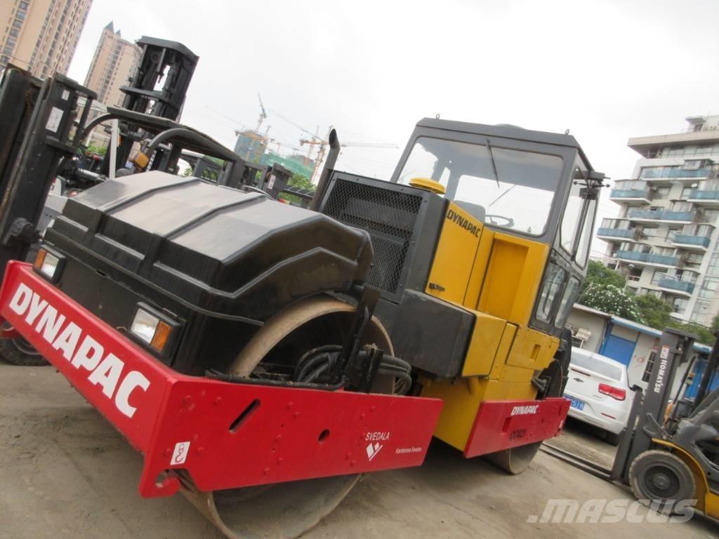 Dynapac CC 421 Ikerdobos hengerek