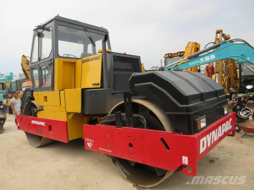 Dynapac CC 421 Ikerdobos hengerek