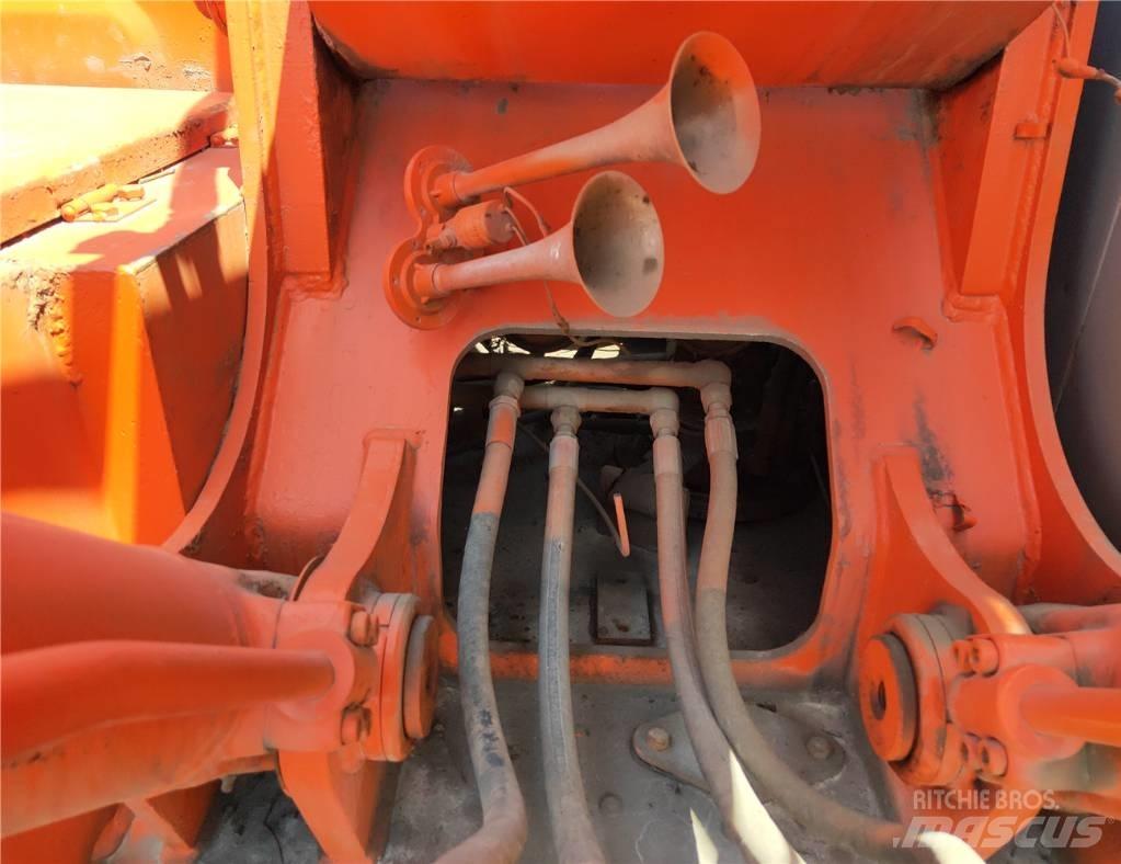 Hitachi EX 100 W D Gumikerekes kotrók