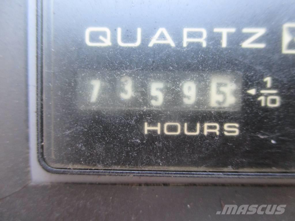 JLG 800 AJ Karos emelők