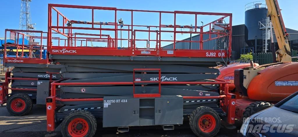SkyJack SJ 9250 RT Ollós emelők