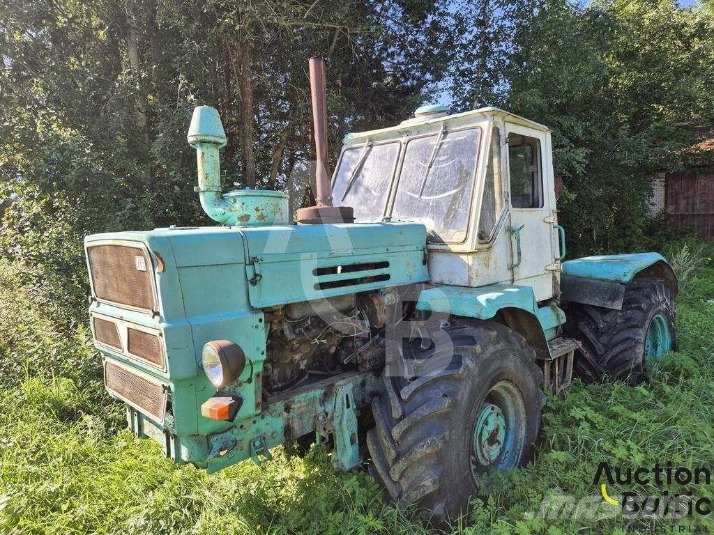  Onbekend T150K Traktorok