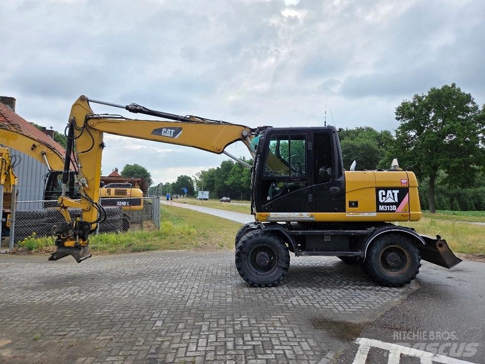CAT M313D Gumikerekes kotrók