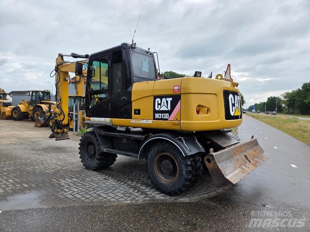 CAT M313D Gumikerekes kotrók