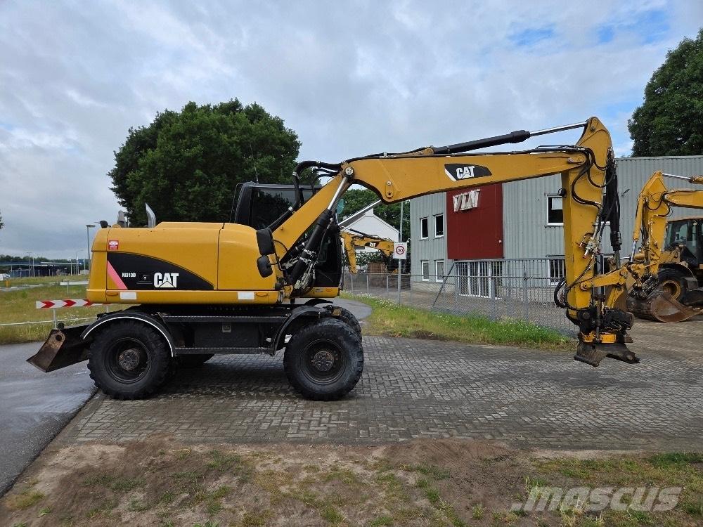 CAT M313D Gumikerekes kotrók