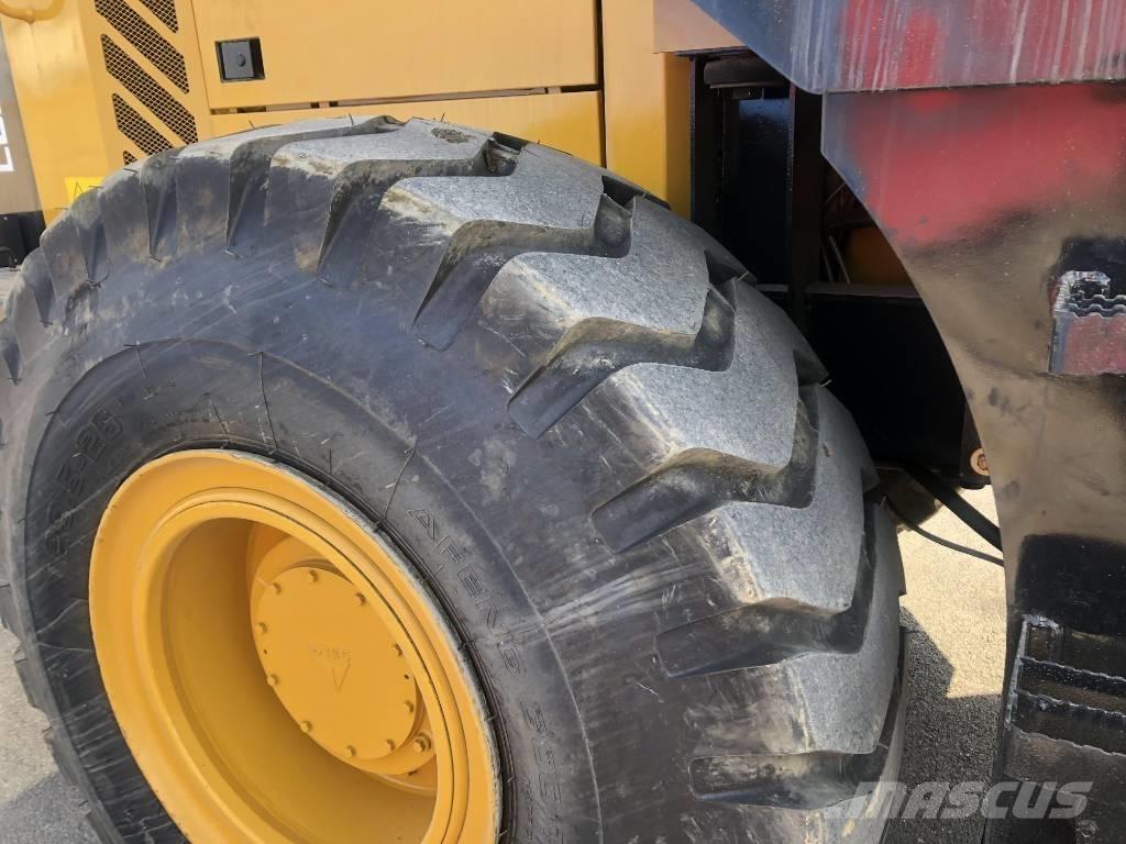 SDLG 956L Gumikerekes homlokrakodók