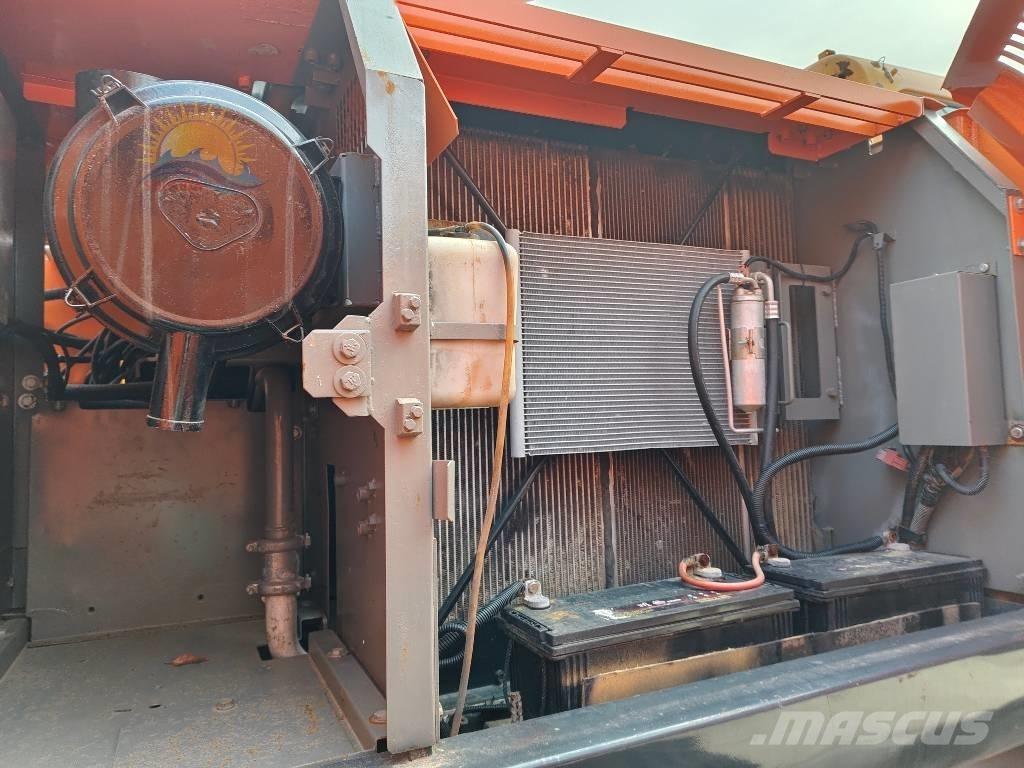 Hitachi ZX 210 Lánctalpas kotrók