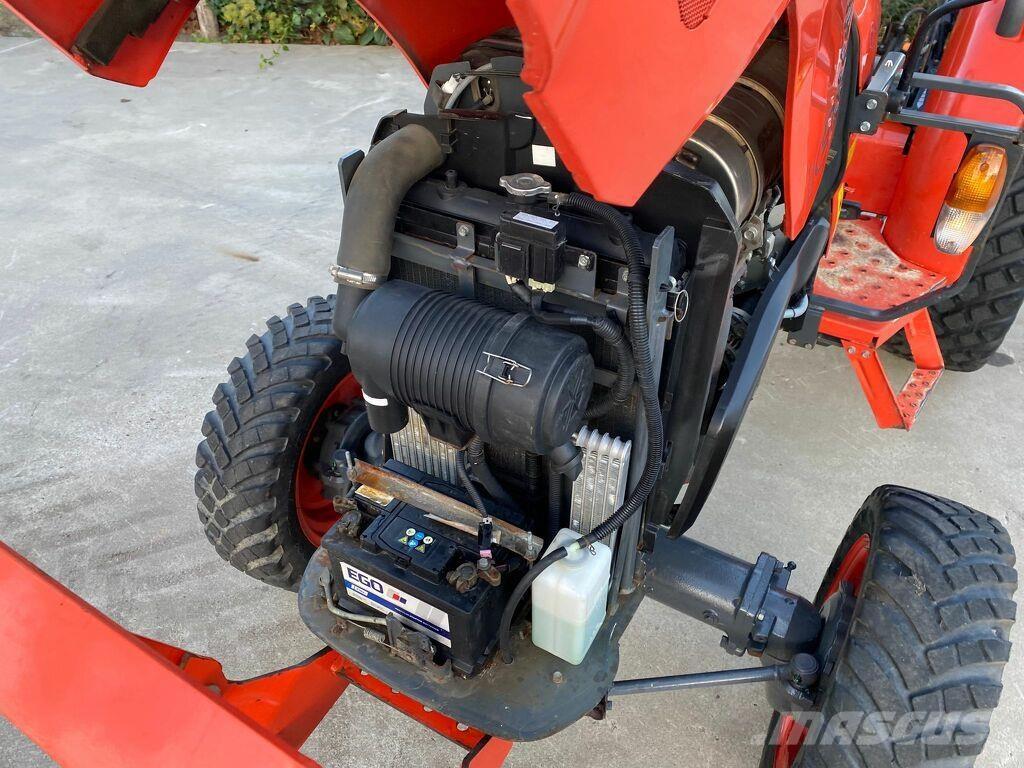 Kubota L1-382 Traktorok