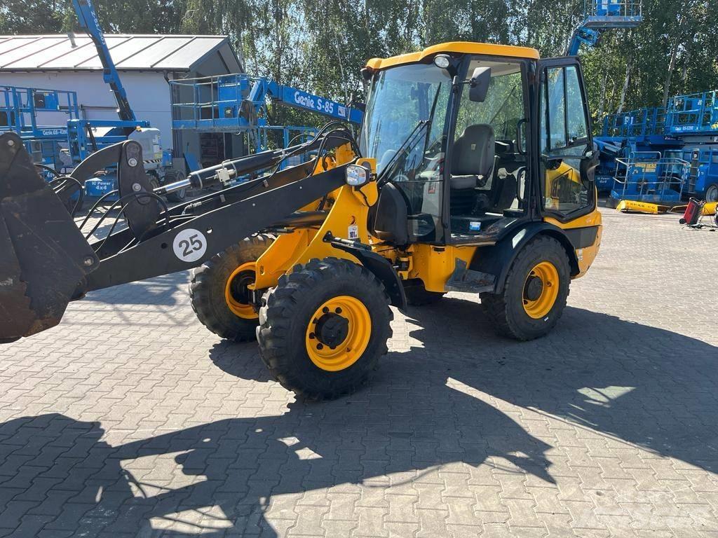 JCB 406 Gumikerekes homlokrakodók