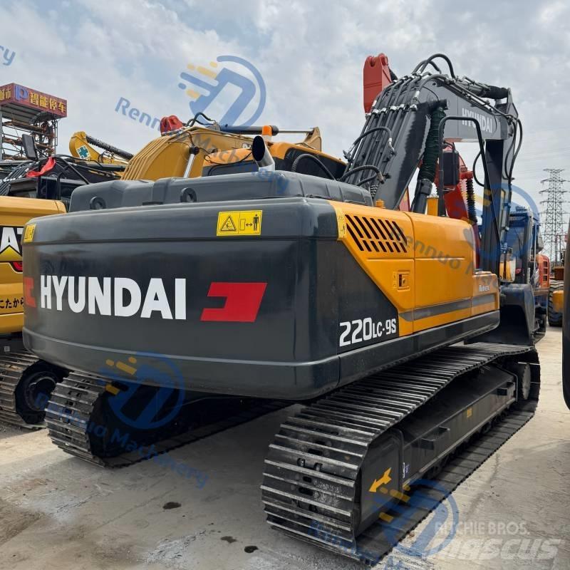 Hyundai R220-9S Lánctalpas kotrók