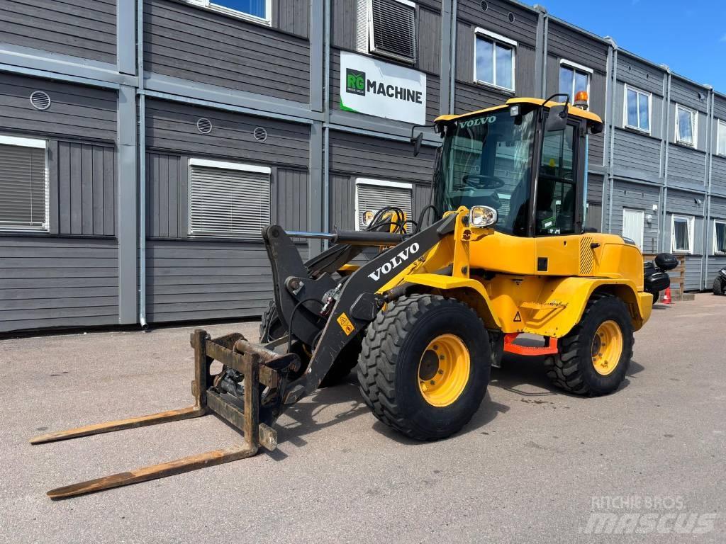 Volvo L 30 GS Gumikerekes homlokrakodók
