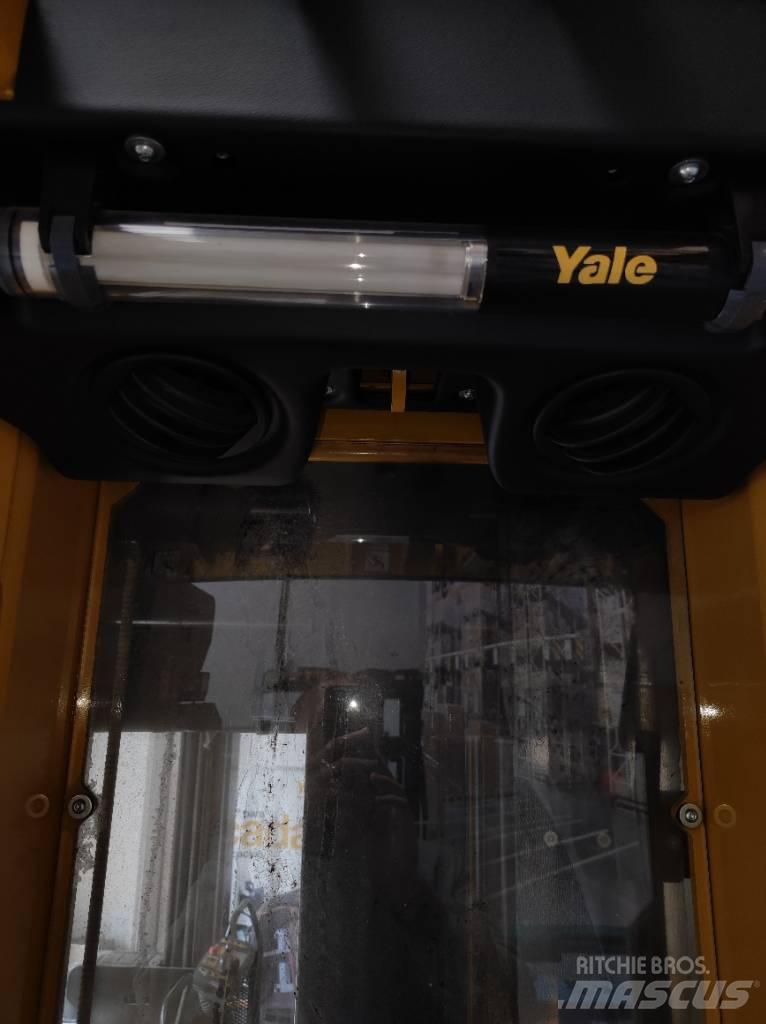 Yale MTC 13 Magasraktári szűkfolyosós targonca