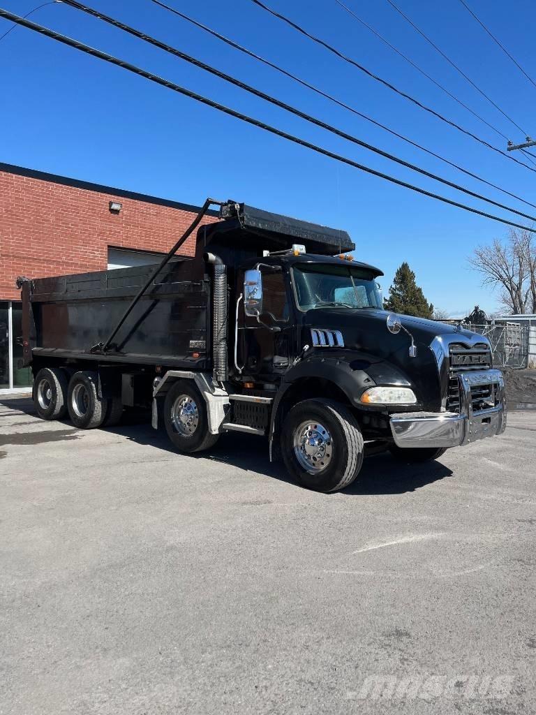 Mack GU813 Billenő teherautók