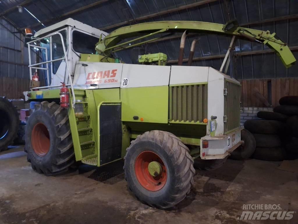 CLAAS Jaguar 690 Önjáró szecskázók