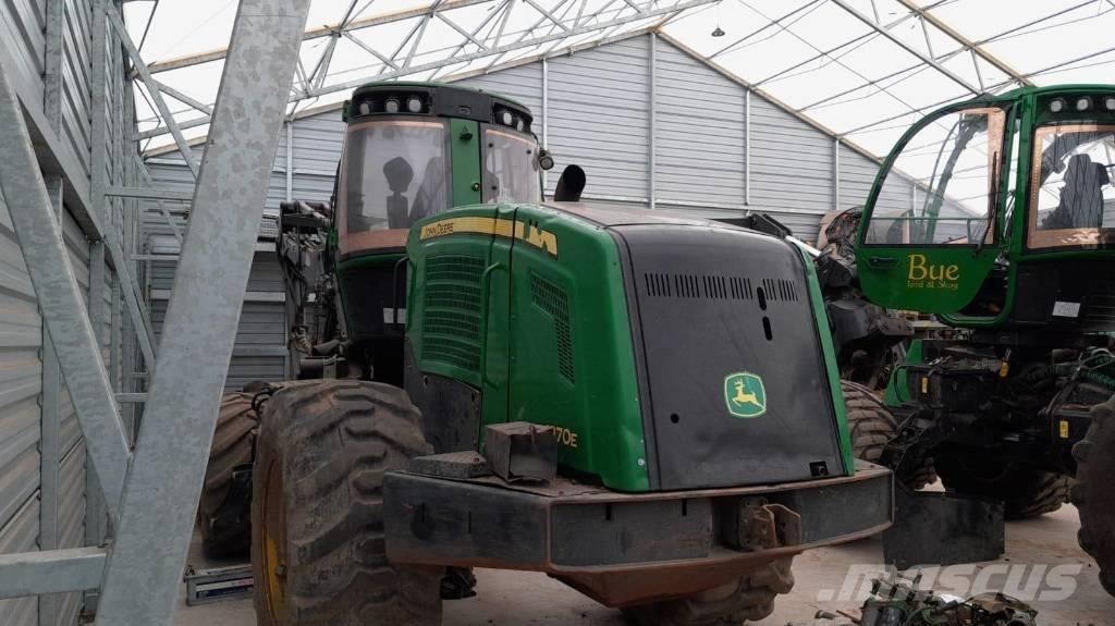 John Deere 1270 E Betakarítók