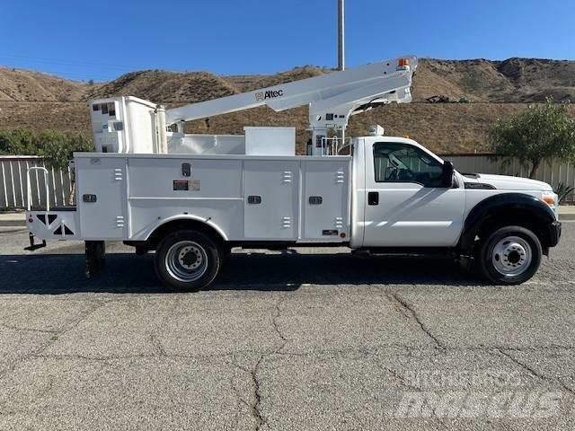 Ford F 450 Teherautóra szerelt emelők és állványok