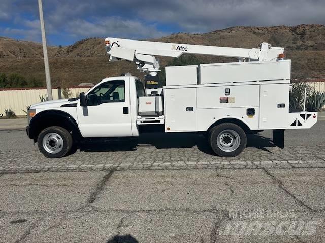 Ford F 450 Teherautóra szerelt emelők és állványok