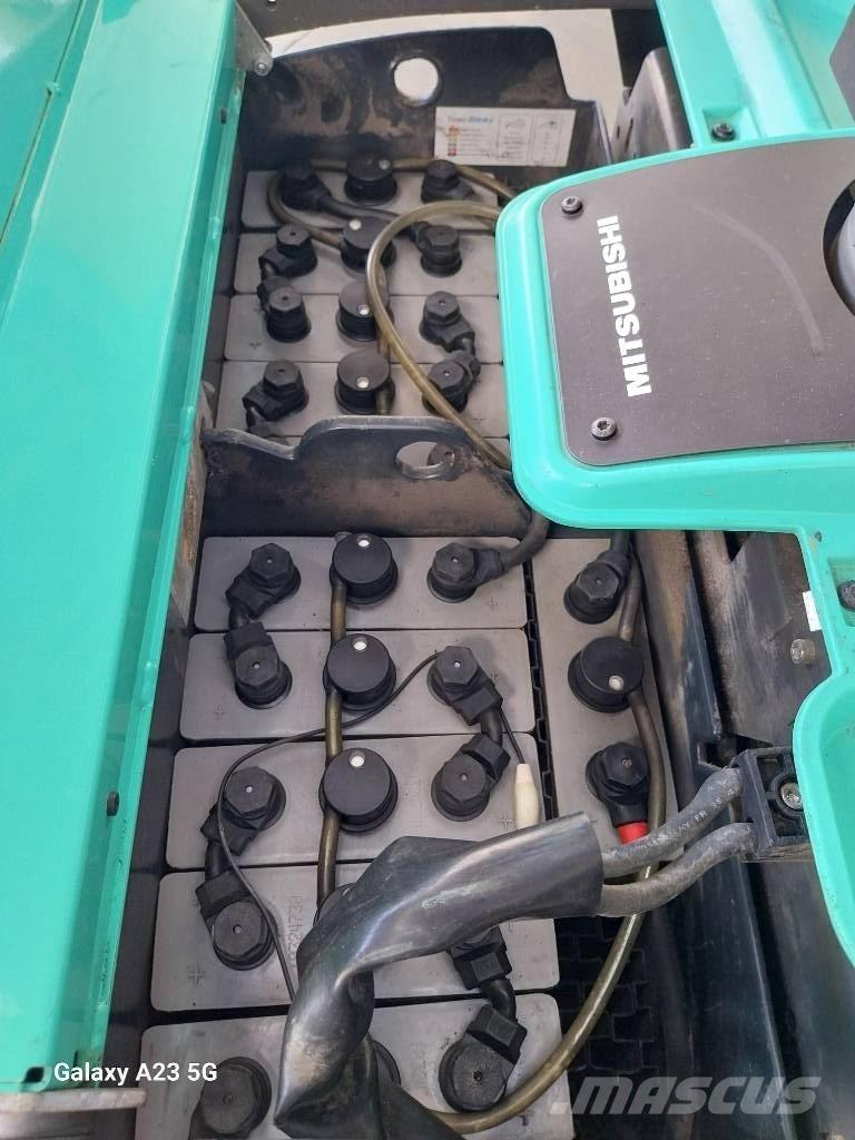 Mitsubishi PBV20N3 Vezetőállásos alacsony emelőkocsi