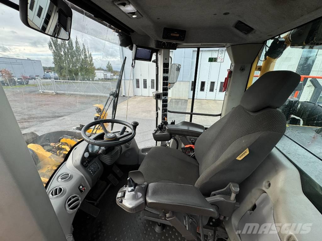 Volvo L 260 H Gumikerekes homlokrakodók