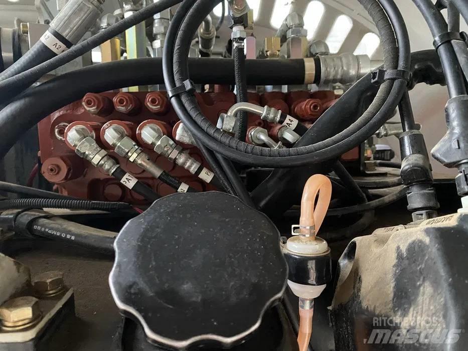 Takeuchi TB 295 Gumikerekes kotrók