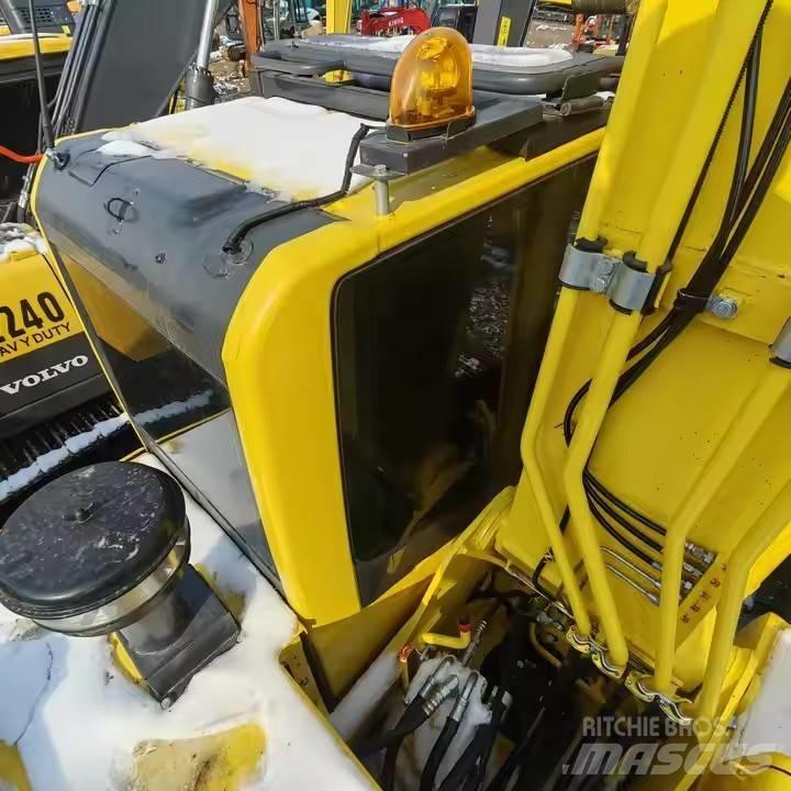 Komatsu PC 210 Lánctalpas kotrók