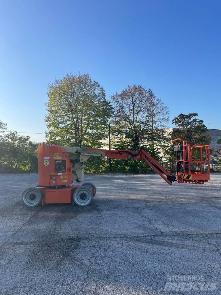 JLG 300 AJP Karos emelők