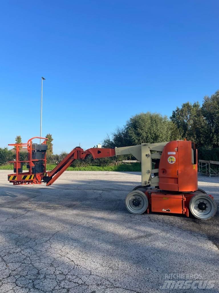 JLG 300 AJP Karos emelők