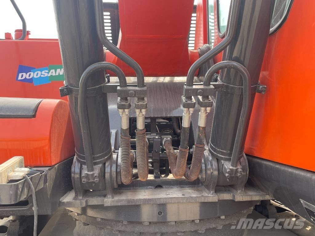 Doosan DX 300 Lánctalpas kotrók