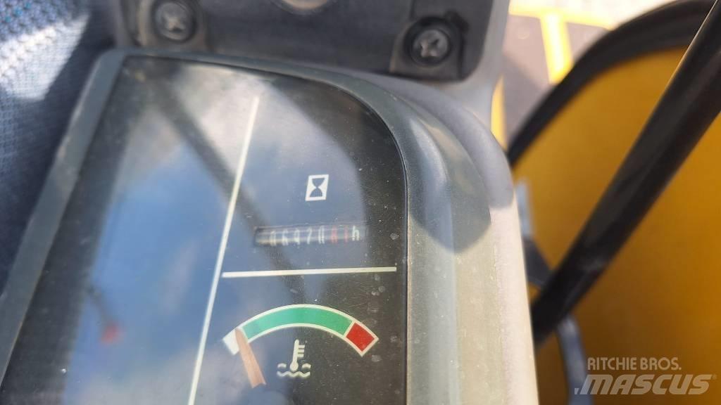 Komatsu PC27R-8 Mini kotrók < 7t