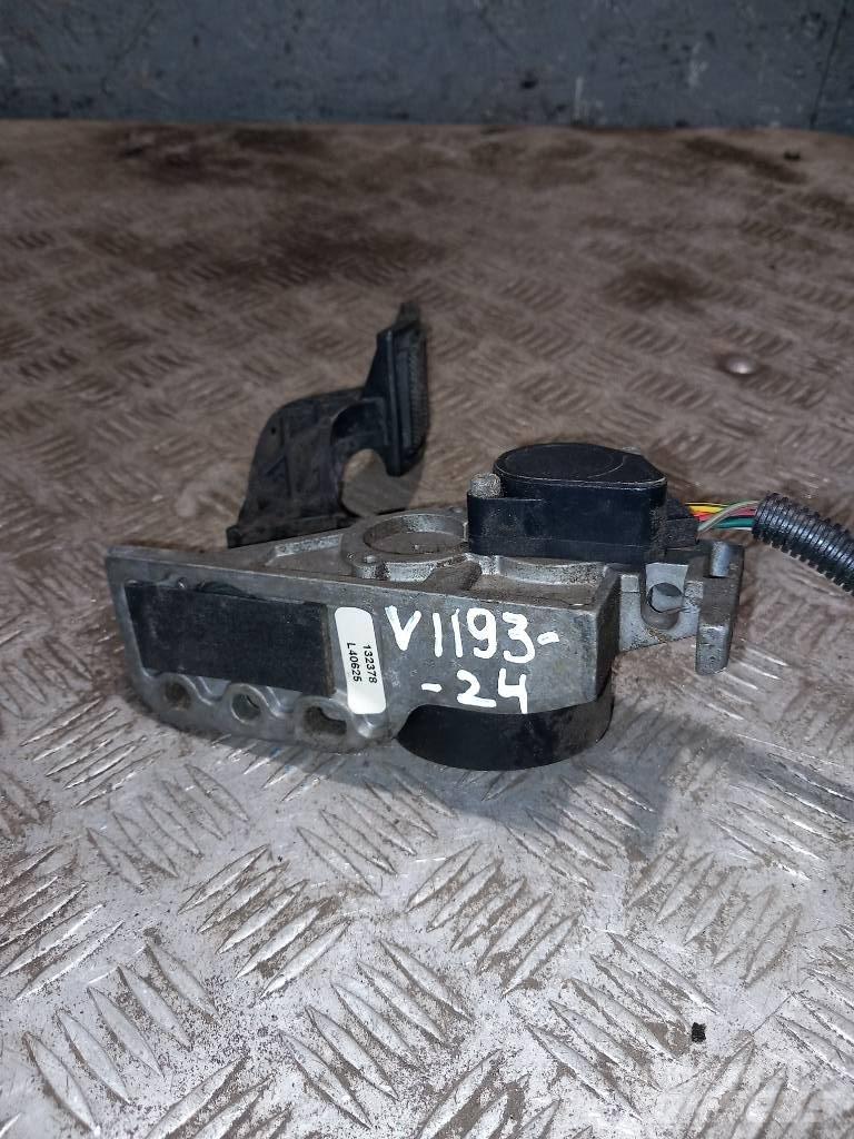 Volvo FH 12 132378 Vezetőfülke és belső tartozékok