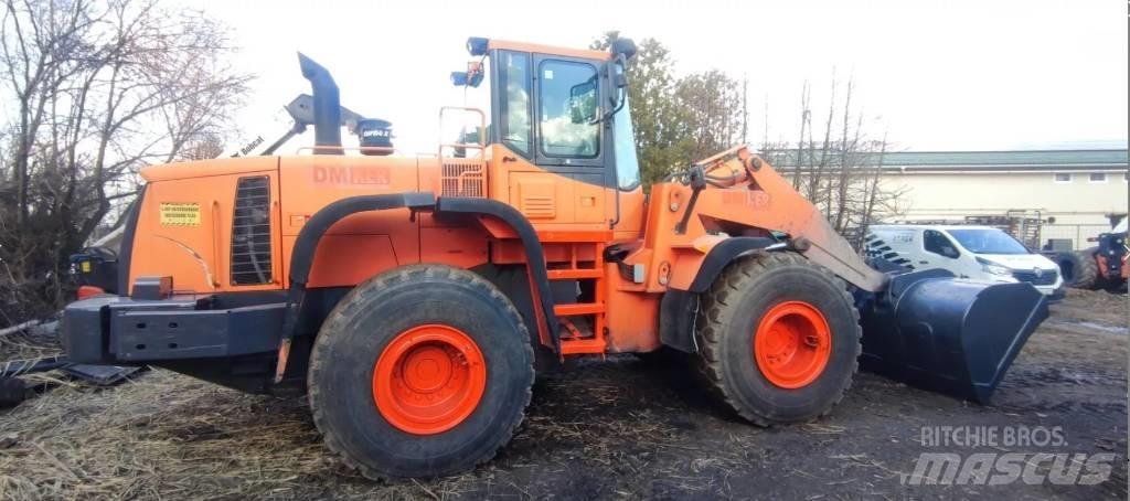 Doosan DL 300 Gumikerekes homlokrakodók