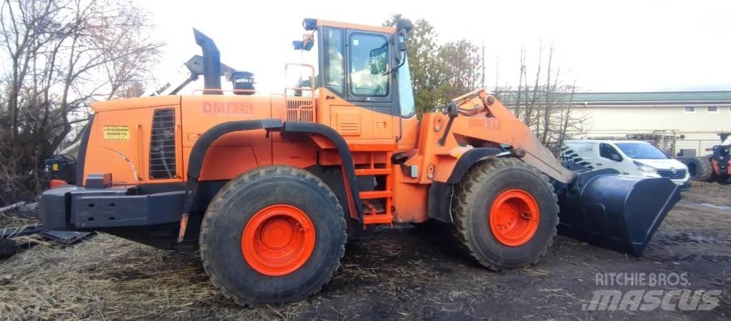 Doosan DL 300 Gumikerekes homlokrakodók