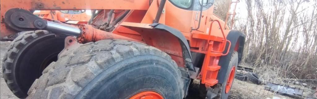 Doosan DL 300 Gumikerekes homlokrakodók