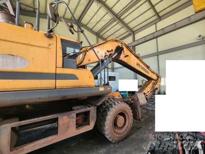 Hyundai HW210 Gumikerekes kotrók