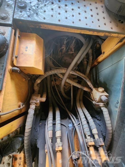 Hyundai HW210 Gumikerekes kotrók